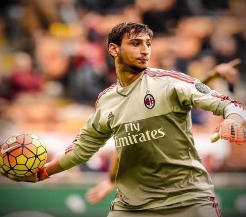 哈登称赞火箭重建成功，申京阿门小贾成长显著（哈登力挺火箭重建：申京、阿门与小贾进步明显）