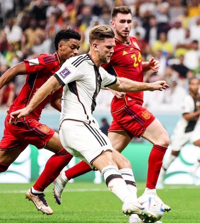 罗马诺：B费仍是沙特球队重要引援之一，但冬窗转会不现实（罗马诺：沙特球队仍将B费列为重点目标，冬窗转会基本无望）