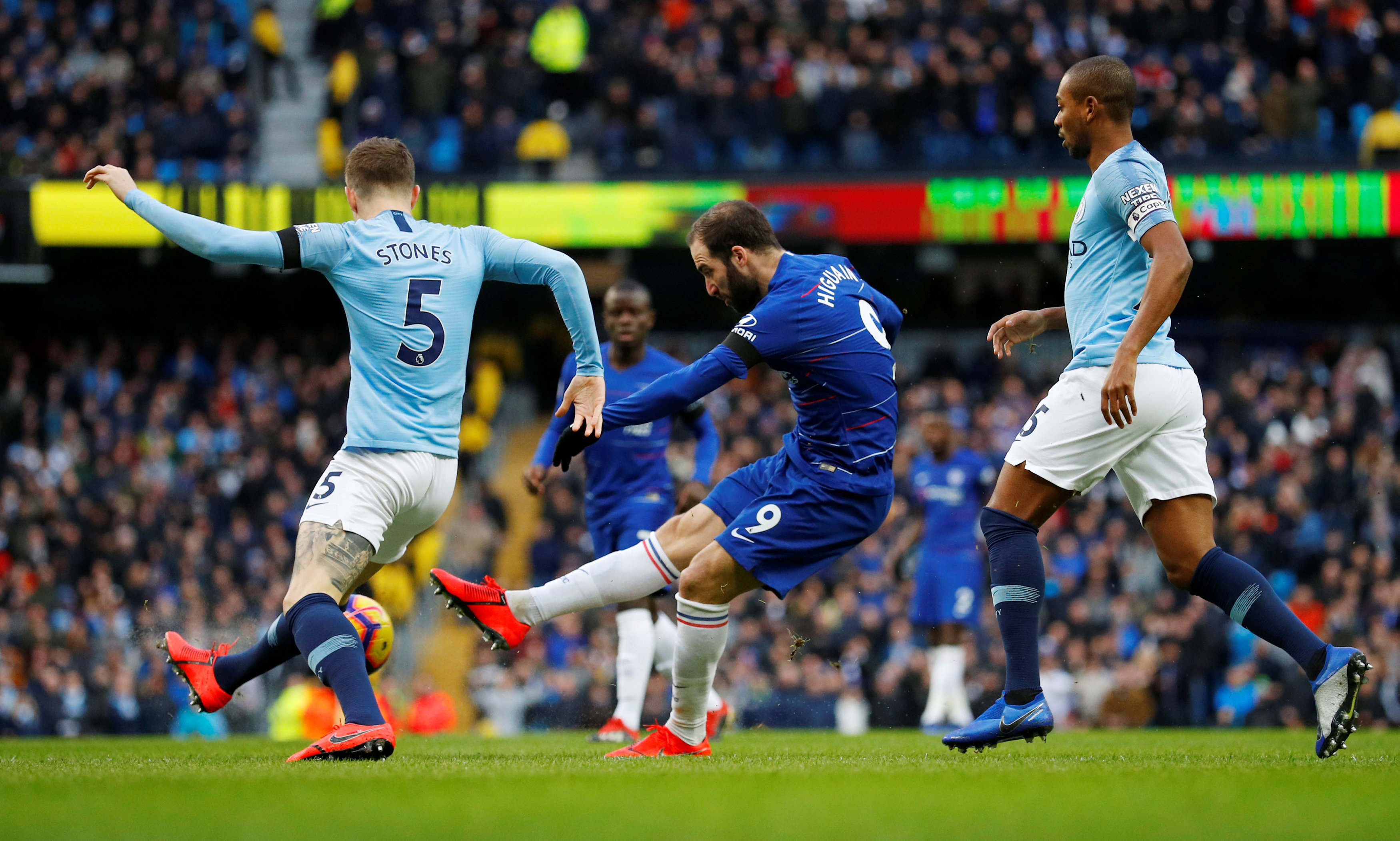 NBA：湖人惨遭大逆转 詹姆斯无力回天（NBA：湖人被翻盘，詹姆斯难挽败局）