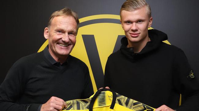 吉拉西多特生涯欧冠已打入15球，队史仅次于罗伊斯和莱万（吉拉西欧冠累计15球，在多特队史仅逊罗伊斯与莱万）