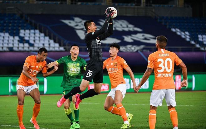 记者：富安健洋已与阿贾克斯就一份短期合同达成一致（消息称，富安健洋已与阿贾克斯谈妥短期合约）