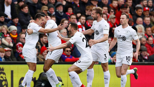 前喀麦隆主帅：埃托奥认为自己最帅，不用奥纳纳是怕球员对抗（前喀麦隆主帅称：埃托奥自认最帅，弃用奥纳纳为避队内对抗）