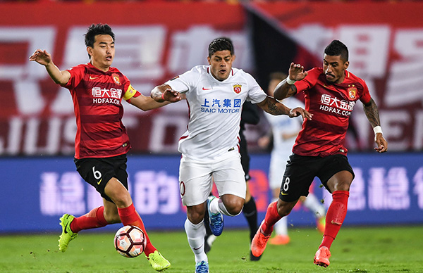 内蒙古多地滑雪场“开板”迎客，冬季旅游迅速升温（内蒙古多地滑雪场陆续开放迎客，冬季旅游热度攀升）