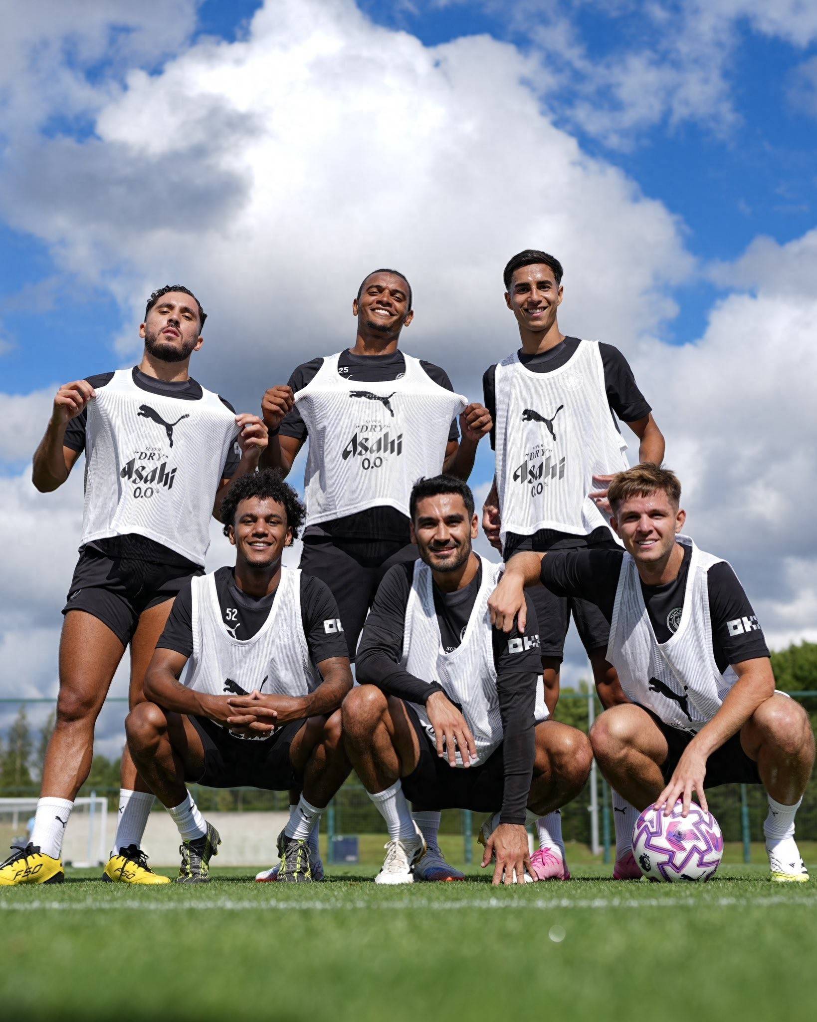 曼联客场险胜切尔西红魔重回榜首（曼联客场险胜切尔西，红魔重登积分榜首）