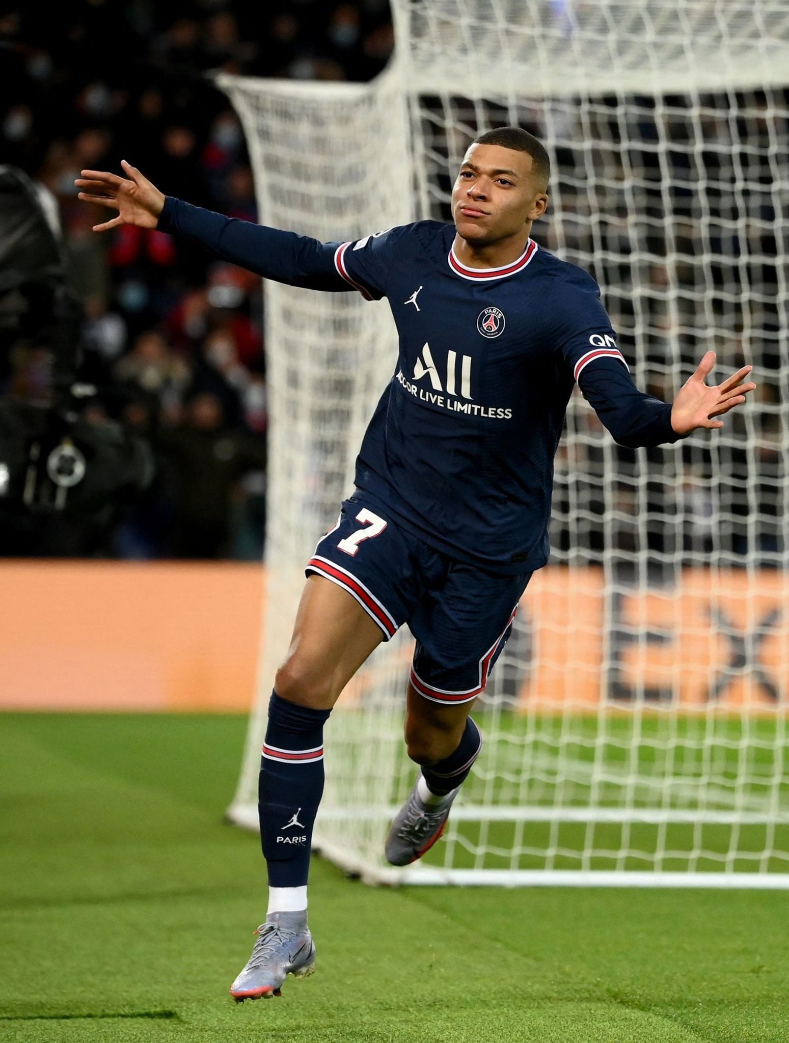 张外龙：向余望是中国足球未来的重要资源，我曾帮他重建信心（张外龙：向余望是中国足球的宝贵财富，我曾助其找回自信）