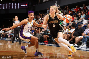 今年上海双雄争冠战启用外籍裁判，去年的主裁为傅明、李海新（今年上海双雄争冠对决将由外籍裁判执法，去年主哨为傅明、李海新）