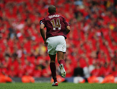 五人制足球速度与配合技巧解析（五人制足球：速度与团队配合的实战要点）