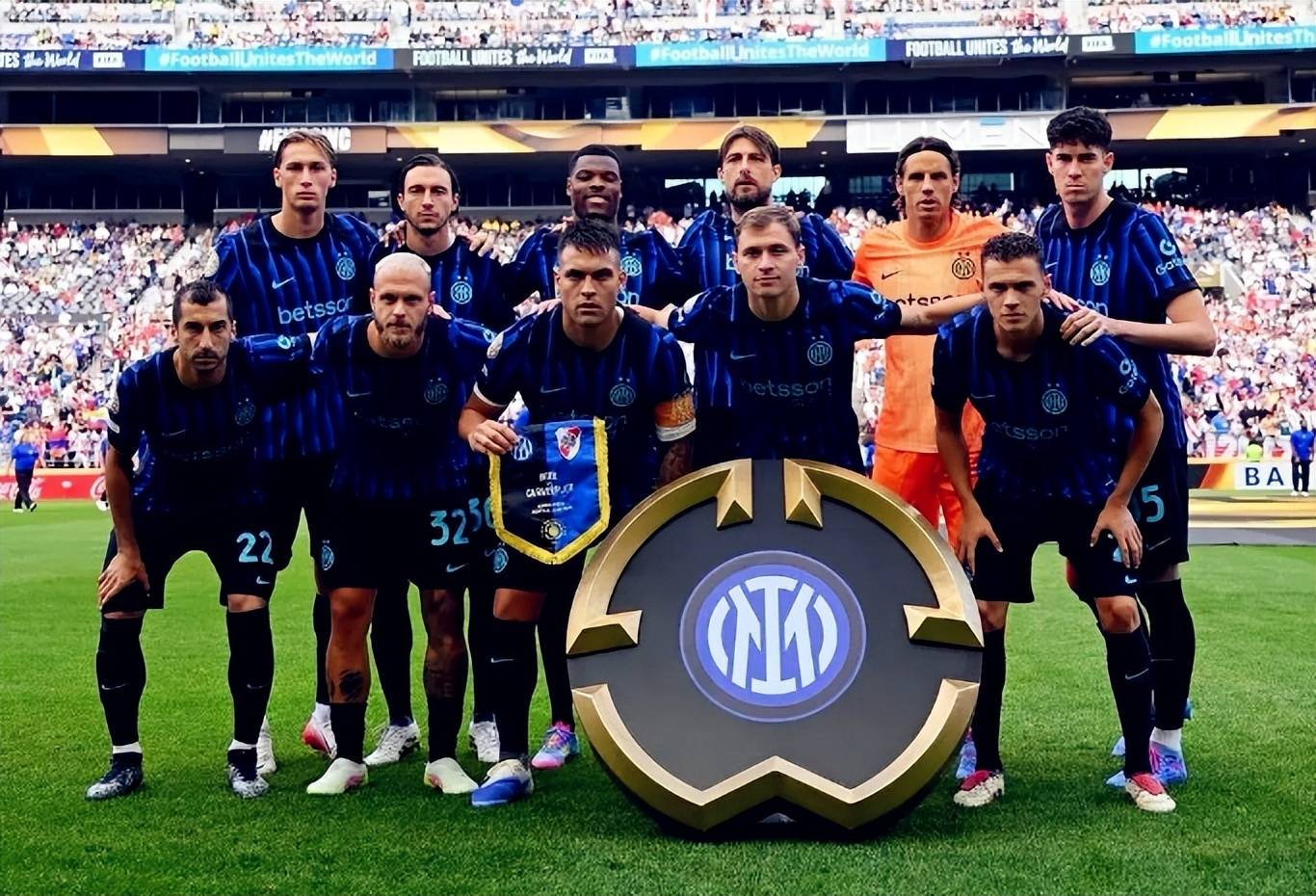 记者：申花本周二结束假期，重新集结备战今年的亚冠收官战（记者：申花将于周二收假再集结，备战今年亚冠收官战）