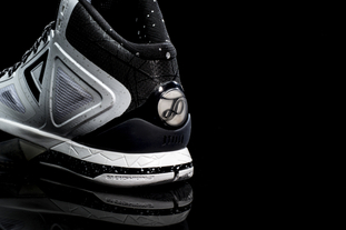 剑南春丨国米2-0拉齐奥登顶，劳塔罗闪击，博尼破门（剑南春丨国米2-0力克拉齐奥登顶：劳塔罗闪击，博尼建功）