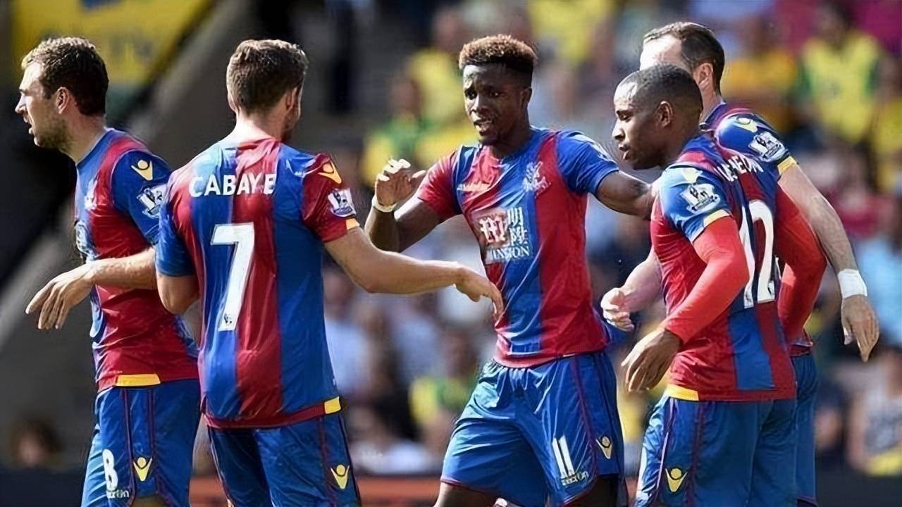 TA：因现代足球重视边路与攻防转换，菱形中场阵型已几乎绝迹（TA：现代足球强调边路与攻防转换，菱形中场几乎退出历史舞台）