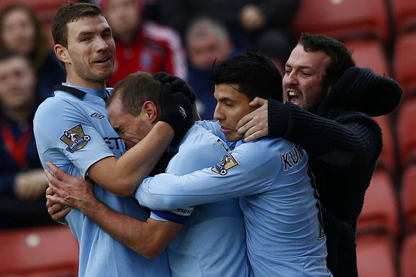 中国球员留洋要分几步走？看看日本足球的“参考答案”（中国球员留洋怎么走？日本足球给出示范路径）