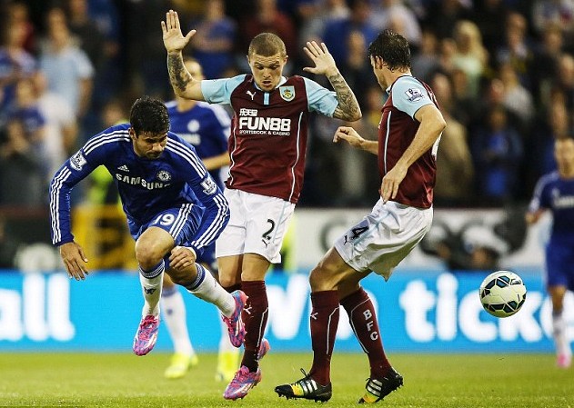 记者：莱奥周二接受核磁共振检查，结果显示无肌肉损伤（记者：莱奥周二核磁共振结果显示肌肉无伤）