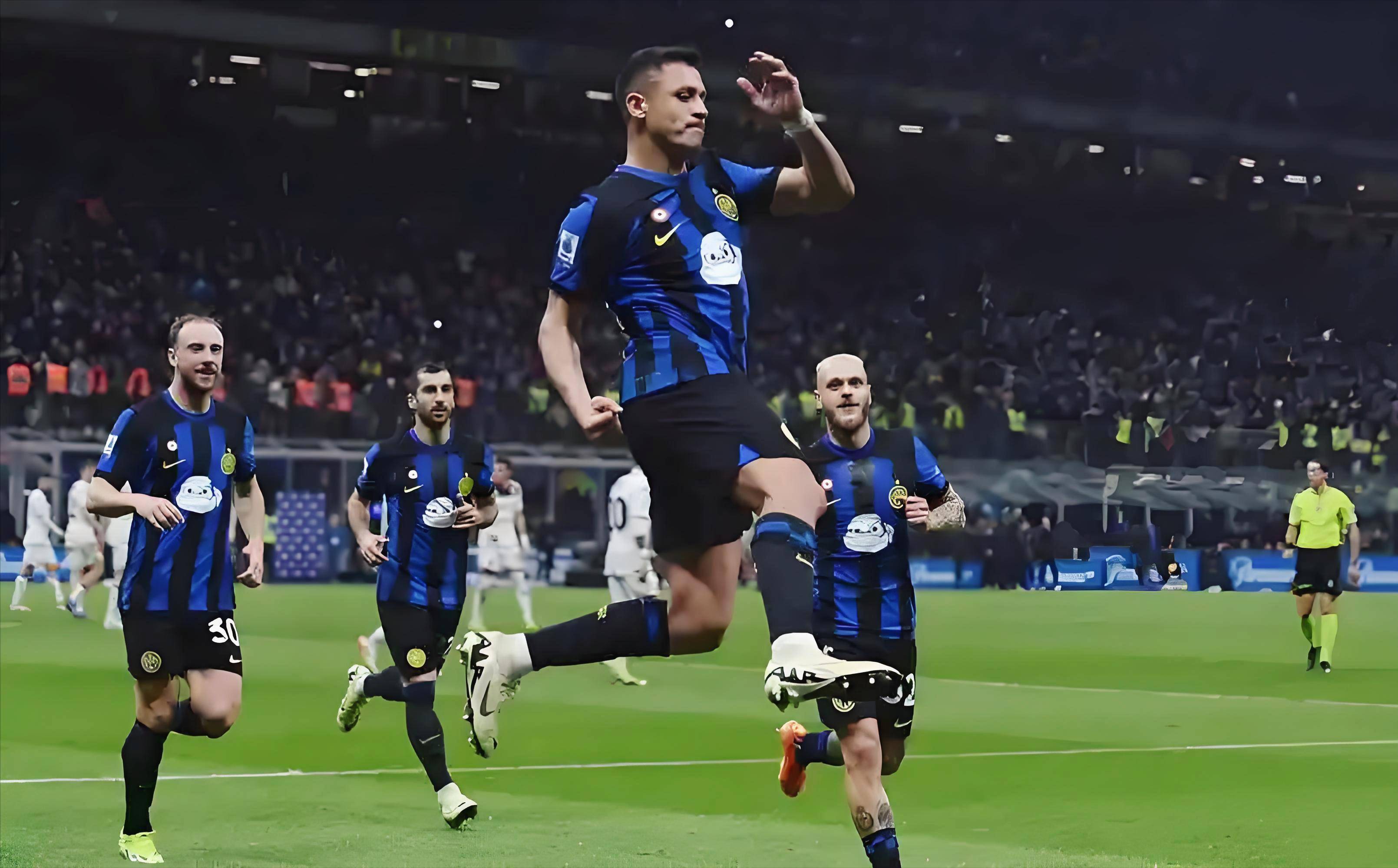 图赫尔：会找阿诺德聊聊，不过夸安萨目前竞争右后卫稍微领先（图赫尔：将与阿诺德沟通，右后卫之争夸安萨暂占上风）