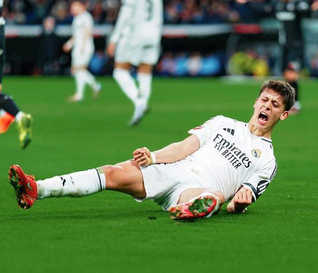 TA：皇马球星团队深度介入更衣室，阿隆索管理面临额外挑战（TA：皇马巨星随行团队深度干预更衣室，阿隆索执教面临新增难题）