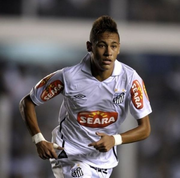 白宫官员：给川普颁和平奖是FIFA的提议；球迷应合法赴美观赛（白宫：FIFA曾提议向川普授予和平奖；呼吁球迷依法赴美观赛）