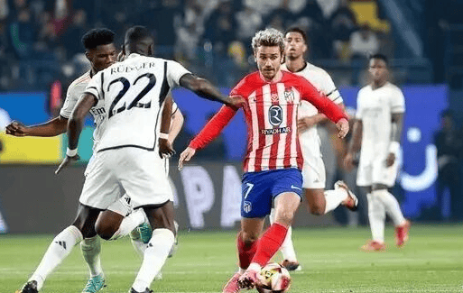 克媒：汉堡进行球衣慈善拍卖，18岁武斯科维奇球衣成标王