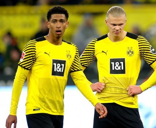 马卡：对点球判罚不满，阿隆索中场休息时找裁判要求解释（马卡：阿隆索对点球判罚不满，半场时向裁判索要解释）